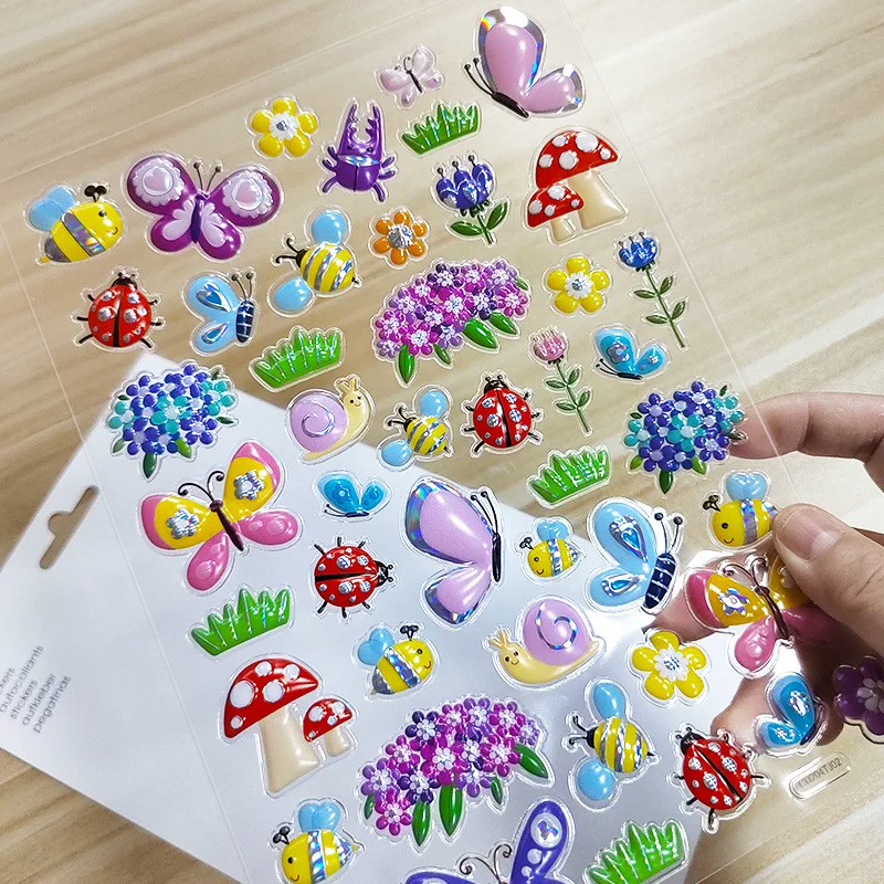 Individuell gestalteter Blisteraufkleber-Bastelbogen mit Blumen- und Insektenmotiven