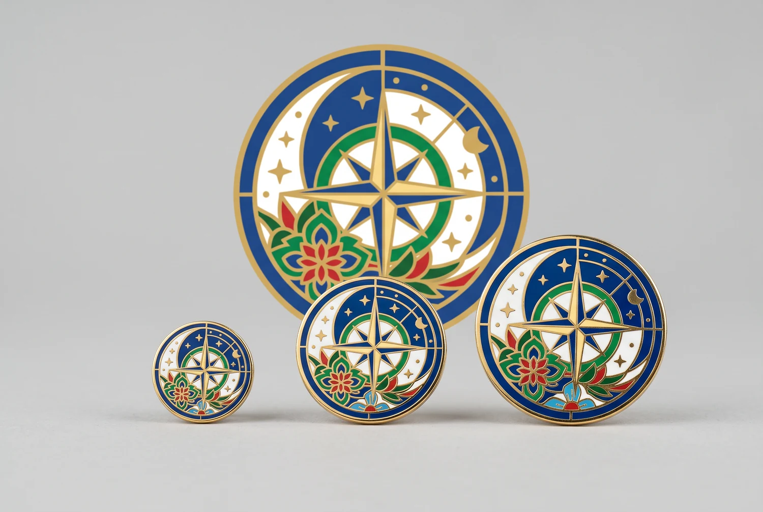 Größenvergleich von Soft-Emaille-Pins mit lesbarer Schrift, minimalen Metalllinien und vereinfachten Details